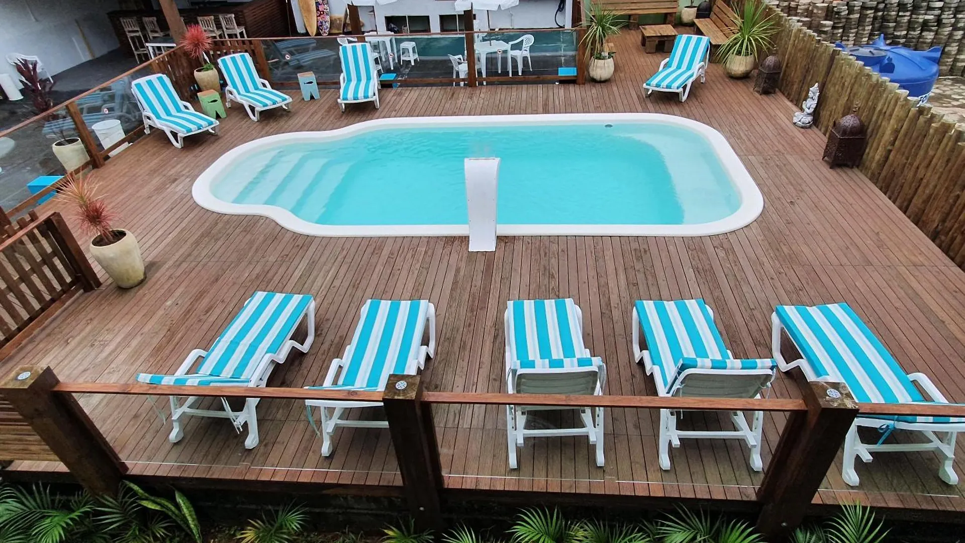 여관 La Ferrugem Suites - 100 Mts Da Praia 가로파바 브라질